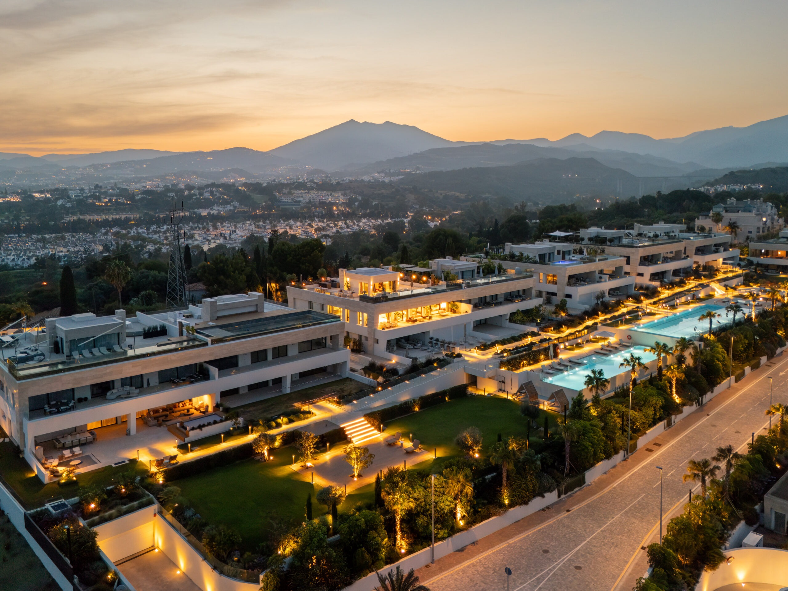 Luxury Estate Broker. Villa in Marbella. SKY VILLA — A RARE MARBELLA SKY RESIDENCE A PRIVATE SKY VILLA DESIGNED FOR THOSE WHO EXPECT MORE THAN LUXURY. MARBELLA, REF. 28577