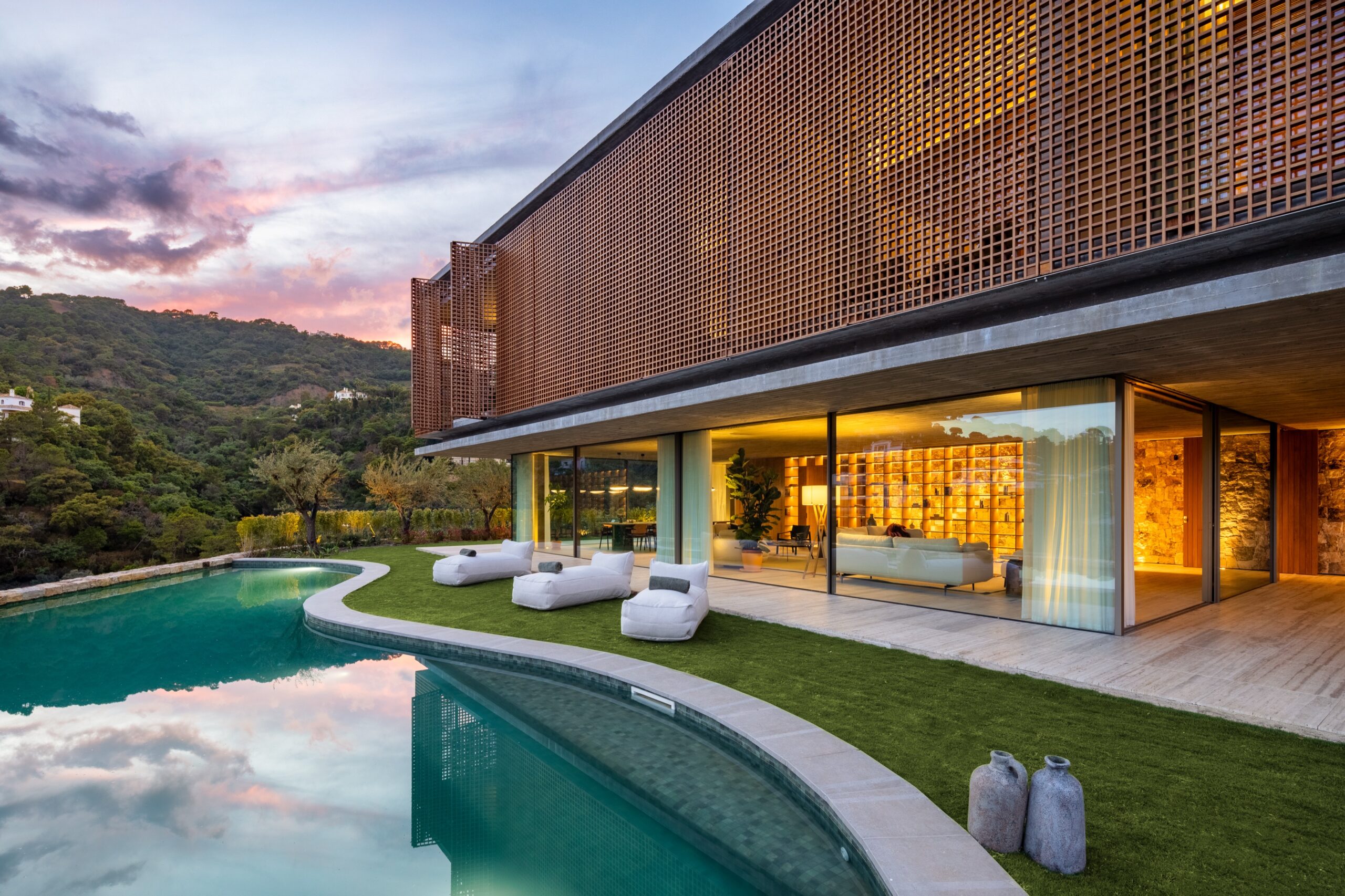 Luxury Estate Broker. Discreet Access. Marbella - El Madroñal, Benahavís - Avant-garde villa